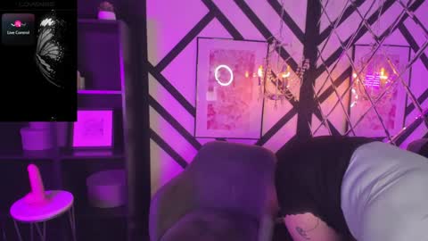 Woman online show from 27, 1, 2025