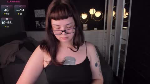 Woman online show from 8, 11, 2025