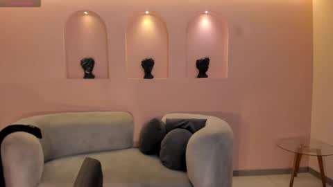 M A Y A    H O F F M A N online show from 19, 12, 2025