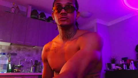 Snapshot of maykol_brown chatting on 15, 4, 2026 MAYKOL BROWN online show from 15, 4, 2026