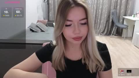 Snapshot of maymallorie chatting on 25, 10, 2025 may online show from 25, 10, 2025