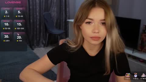 Snapshot of maymallorie chatting on 2, 11, 2025 may online show from 2, 11, 2025