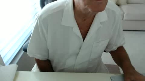 Snapshot of mbeastie chatting on 25, 6, 2026 Beastie online show from 25, 6, 2026
