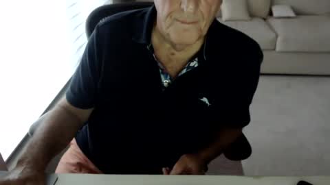 Snapshot of mbeastie chatting on 28, 7, 2026 Beastie online show from 28, 7, 2026