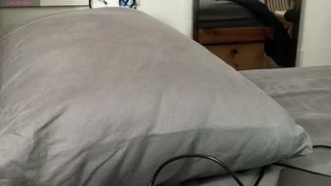 Snapshot of mcload1 chatting on 9, 10, 2025 McLoad1 online show from 9, 10, 2025