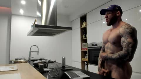 Snapshot of mealphamale chatting on 18, 5, 2026 Alpha Male online show from 18, 5, 2026