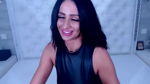 Medeea Bee online show from 21, 11, 2025