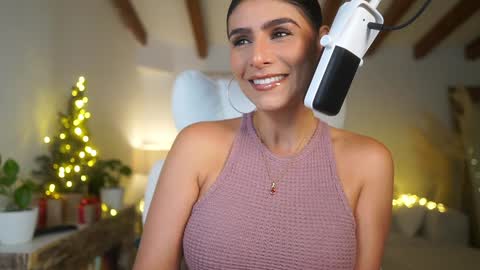 Snapshot of meegan1 chatting on 20, 12, 2024 Andrea online show from 20, 12, 2024