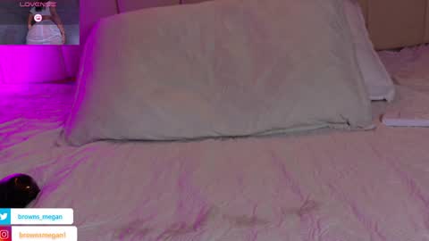 Megan  online show from 28, 4, 2026