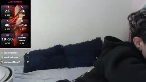 Megan and sophi online show from 27, 10, 2025