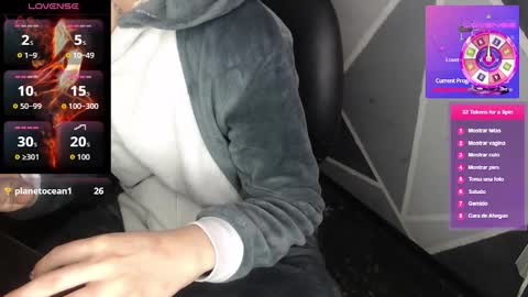 Snapshot of megan_coop3r_ chatting on 20, 12, 2025 Megan and sophi online show from 20, 12, 2025