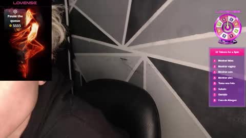 Snapshot of megan_coop3r_ chatting on 11, 1, 2026 Megan and sophi online show from 11, 1, 2026