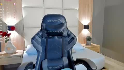 MEGAN COOPER online show from 25, 9, 2025