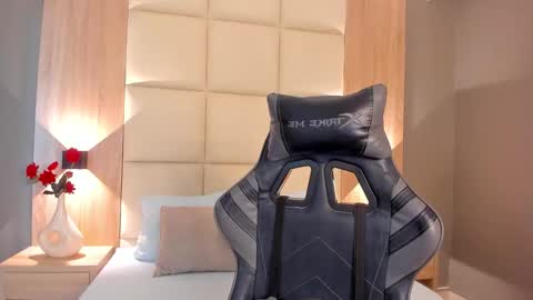 MEGAN COOPER online show from 21, 10, 2025