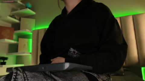     online show from 18, 9, 2025