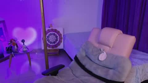                 Laura                 online show from 21, 4, 2026