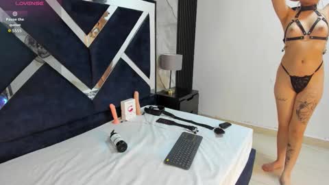 Megan Sweet online show from 21, 11, 2025