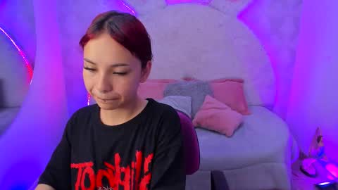 Snapshot of megane_whitte chatting on 4, 12, 2025 Megan online show from 4, 12, 2025