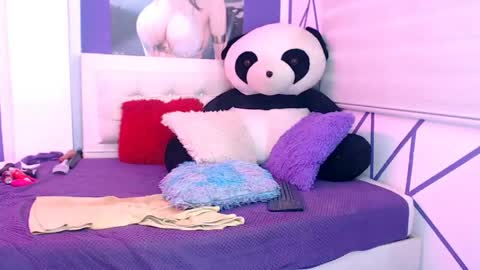 MEGAN AND FOX online show from 19, 4, 2026