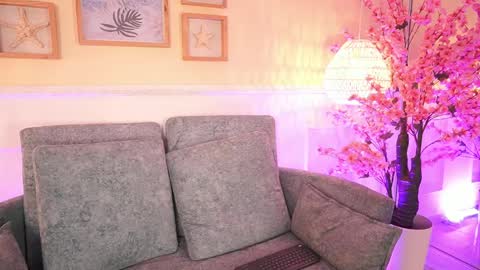 Megan Lowell online show from 4, 4, 2026