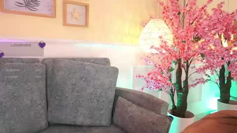 Megan Lowell online show from 22, 4, 2026