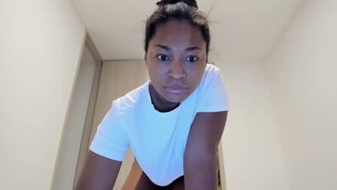 Snapshot of meganmir1 chatting on 25, 1, 2025 meganmir1 online show from 25, 1, 2025