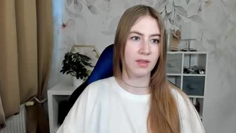 Snapshot of meganx_candy chatting on 28, 4, 2026 Megan online show from 28, 4, 2026