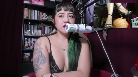 Snapshot of megoddessara chatting on 22, 5, 2026 Goddess Sara online show from 22, 5, 2026