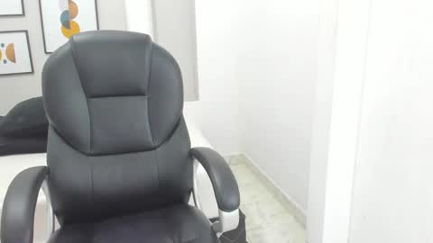 Melani  online show from 25, 2, 2025