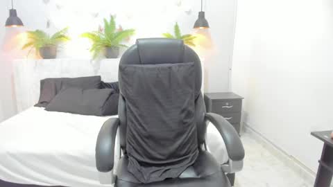 Melani  online show from 28, 2, 2025