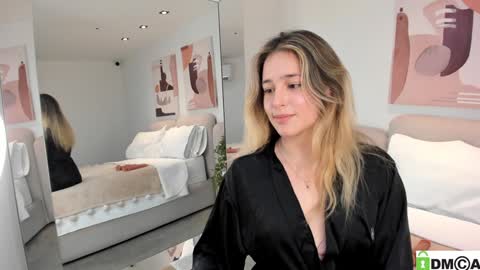 Melanie Baez online show from 7, 2, 2025