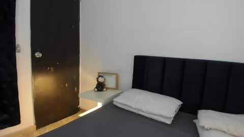 Melanie roux  online show from 24, 4, 2026