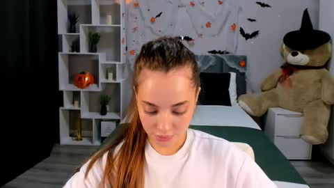 MelanieAlves online show from 17, 10, 2025