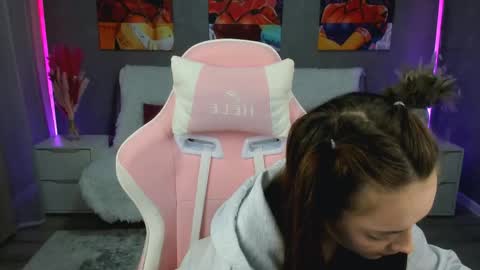 MelanieAlves online show from 22, 4, 2026