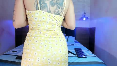 Melanie Roux online show from 12, 9, 2025