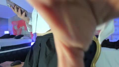 Melanie Roux online show from 12, 10, 2025