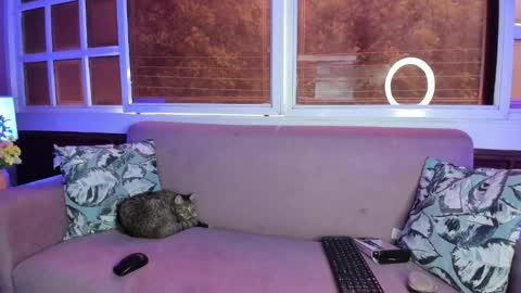 Melanie Roux online show from 13, 10, 2025