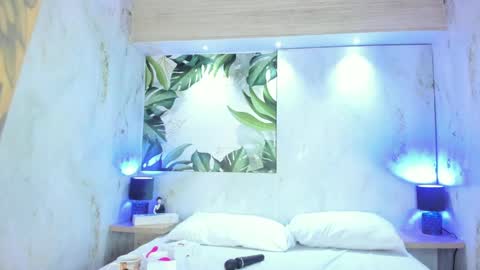 Melanie Roux online show from 28, 4, 2026