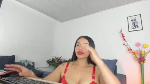 melaniie_roussel online show from 15, 9, 2025
