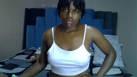 Snapshot of melanin_moon chatting on 1, 6, 2026 Moon online show from 1, 6, 2026