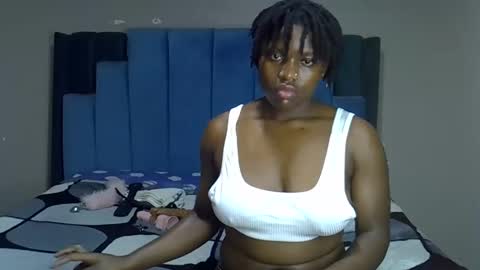 Snapshot of melanin_moon chatting on 4, 6, 2026 Moon online show from 4, 6, 2026
