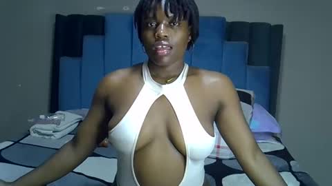 Snapshot of melanin_moon chatting on 7, 6, 2026 Moon online show from 7, 6, 2026
