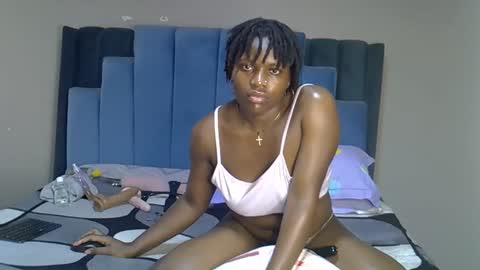 Snapshot of melanin_moon chatting on 8, 6, 2026 Moon online show from 8, 6, 2026