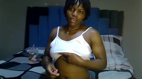 Snapshot of melanin_moon chatting on 12, 6, 2026 Moon online show from 12, 6, 2026