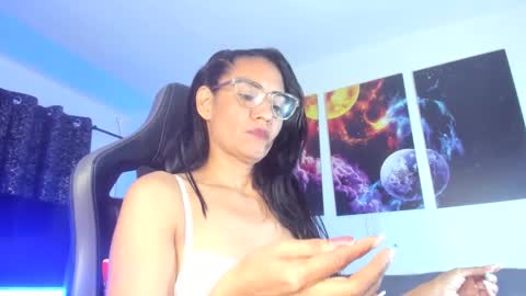 Snapshot of melannia_hills chatting on 27, 2, 2025 melannia_hills online show from 27, 2, 2025