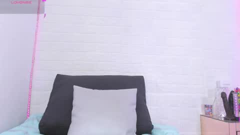 Snapshot of melannie_roses chatting on 11, 2, 2025 melannie roses online show from 11, 2, 2025