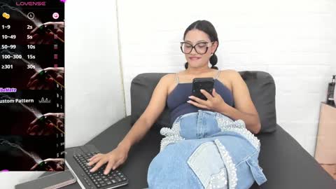 Snapshot of melannie_roses chatting on 11, 9, 2025 melannie roses online show from 11, 9, 2025