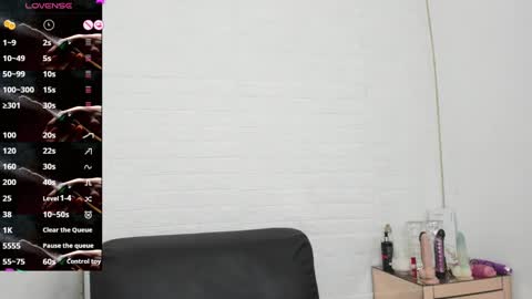 Snapshot of melannie_roses chatting on 8, 10, 2025 melannie roses online show from 8, 10, 2025