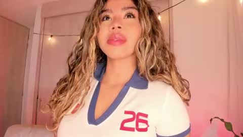 Snapshot of melina_ferrer1 chatting on 16, 6, 2026 EI online show from 16, 6, 2026