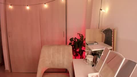 Snapshot of melina_ferrer1 chatting on 4, 7, 2026 EI online show from 4, 7, 2026